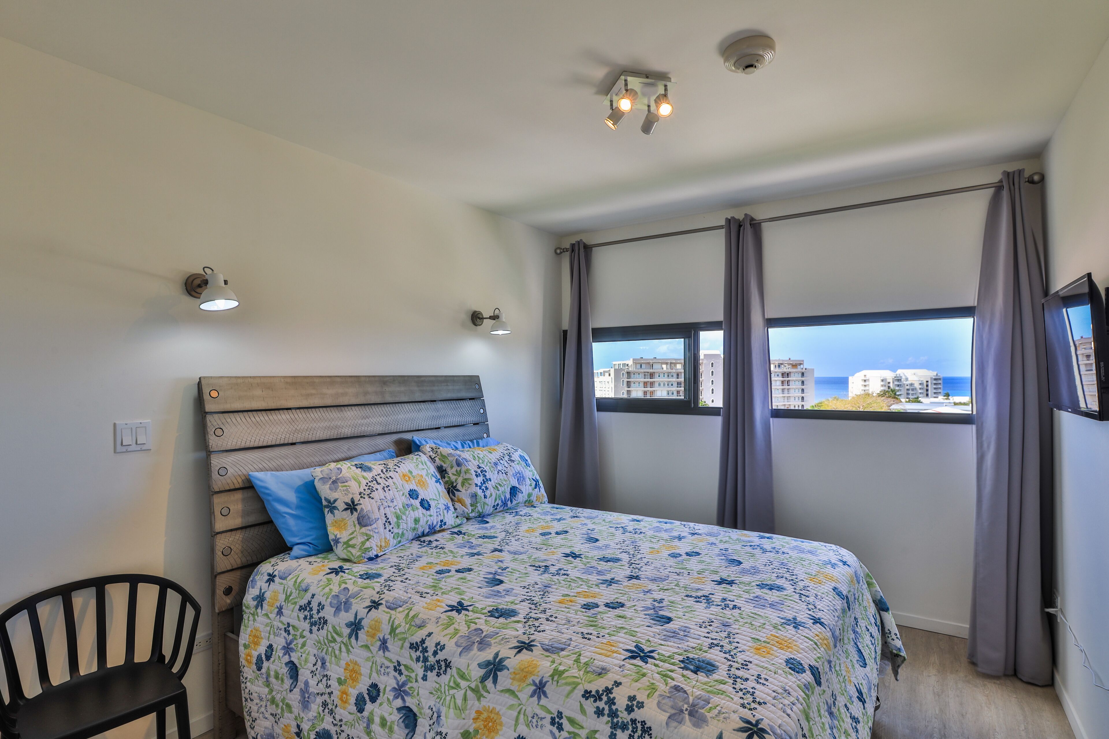 2 bedrooms, iron/ironing board, travel crib, WiFi (free)