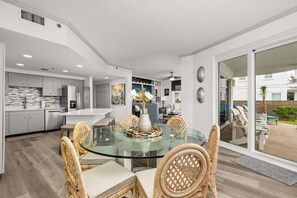 Dining - Spectacular Gulf Views Await at High Pointe 11E — Elegant Coastal Condo (Seacrest Beach)