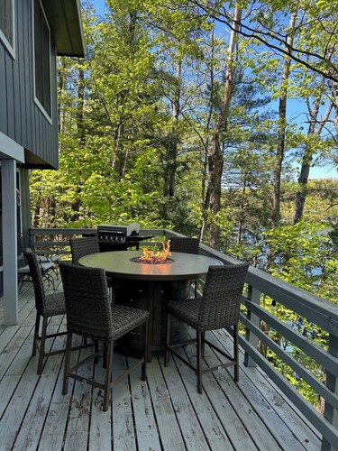 Du plaisir en famille au bord du lac Cottage! Nagez juste devant le Northern Echo Cottage!