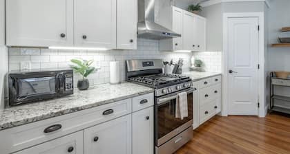 Magnolia | Stunning Views of Lookout Mtn | Dog Friendly | 2 Bed, 1.5 Bath