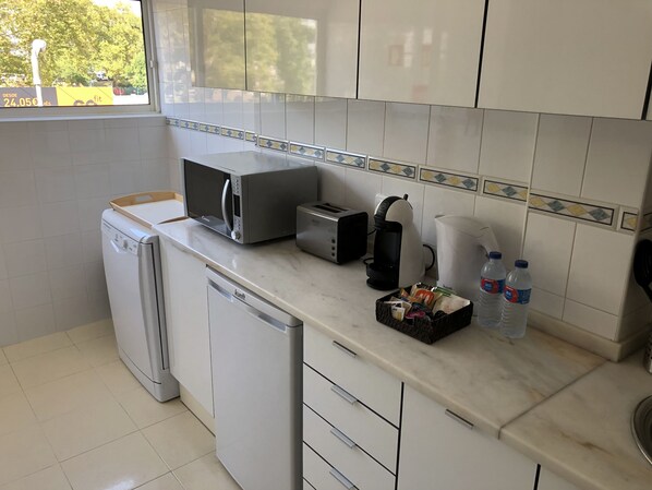Fridge, microwave, oven, stovetop