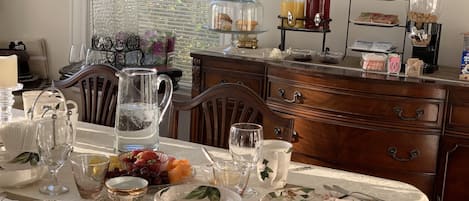 Free daily continental breakfast