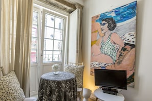 Appartement Familial, plusieurs lits, coin cuisine, rez-de-chaussée | Salle de séjour | Télévision à écran plat de 32 pouces avec chaßnes par satellite