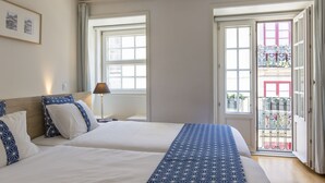 Leilighet – comfort, 2 enkeltsenger, tekjøkken | 1 soverom, blendingsgardiner, strykejern/-brett og wi-fi (inkludert)