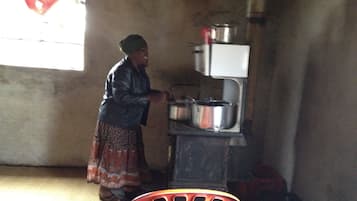 Coffee/tea maker, cookware/dishes/utensils