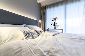 Executive Apartment, 2 Bedrooms, Balcony, Lake View | Memory-foam beds, in-room safe, individually decorated - Lamasu RioVerde - Lago di Garda (San Felice del Benaco)