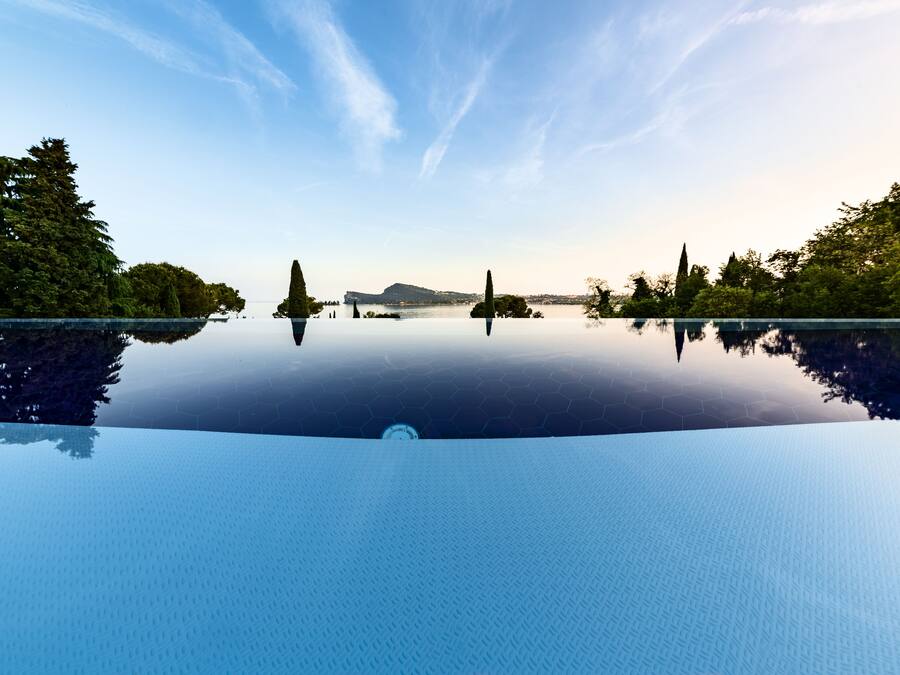 Piscine extérieure, accès possible de 9 h à 22 h, parasols