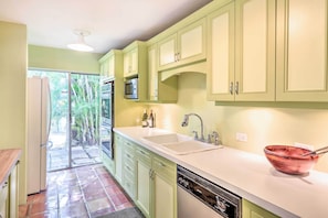 Fridge, microwave, stovetop, dishwasher