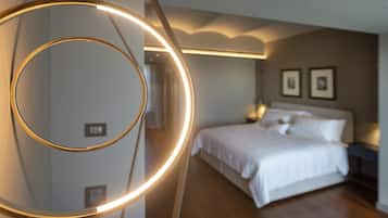 Egyptian cotton sheets, premium bedding, down comforters, minibar