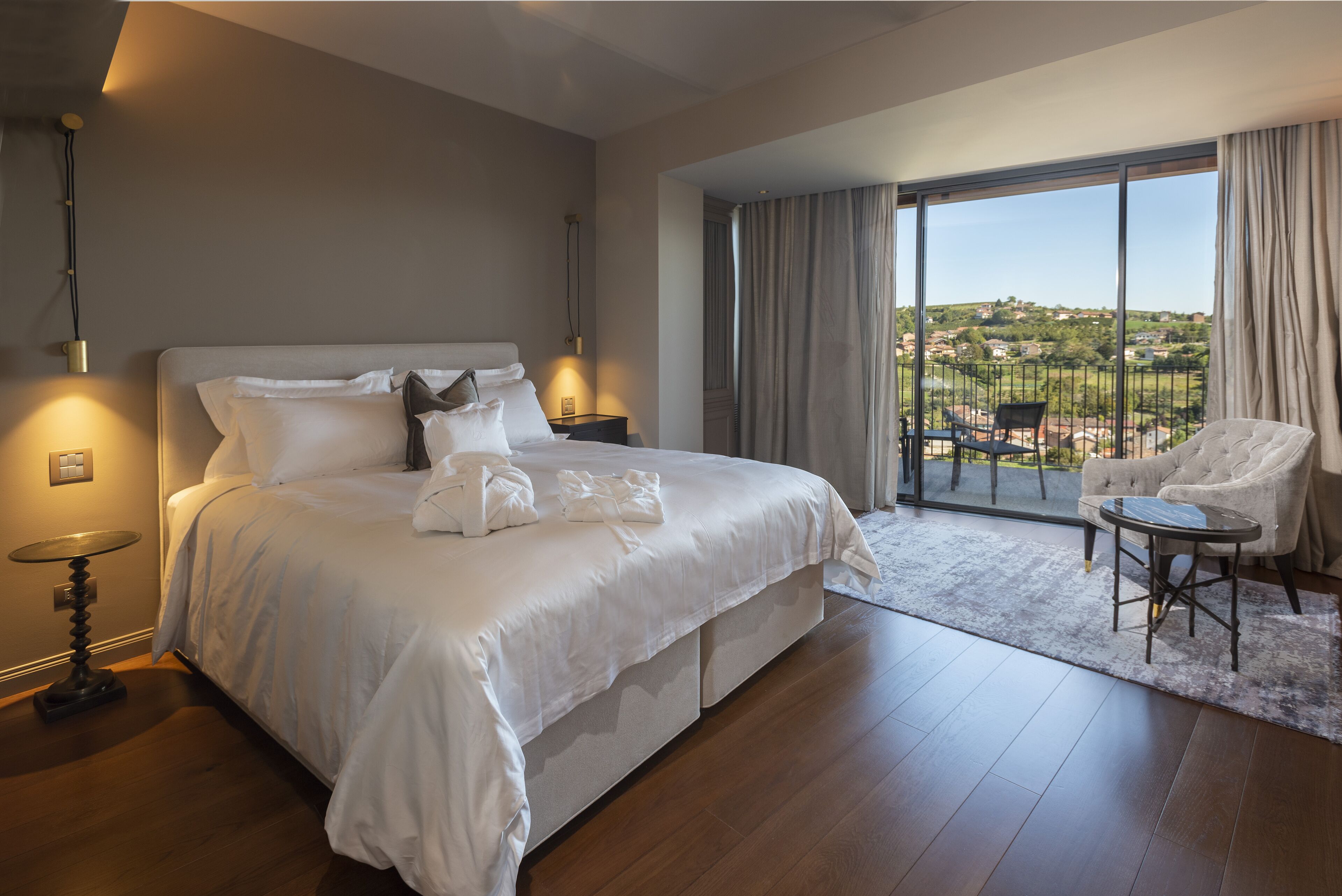 Egyptian cotton sheets, premium bedding, down duvets, minibar