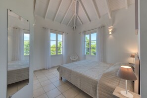 4 bedrooms, in-room safe, WiFi, bed sheets