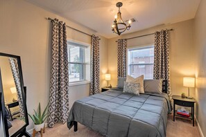 2 bedrooms, desk, internet, bed sheets