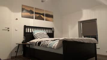 3 bedrooms, travel cot, WiFi, bed sheets