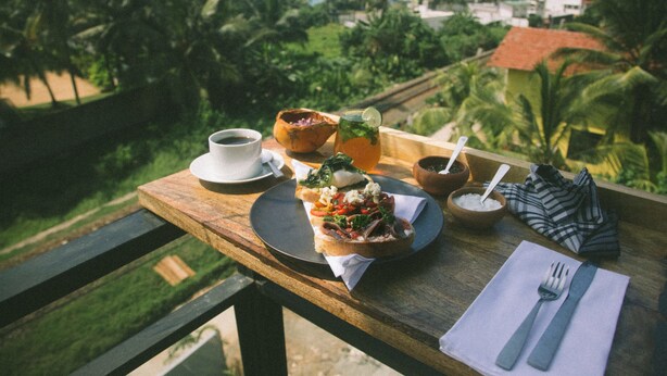 Outdoor dining - MEMO WELLNESS BOUTIQUE HOTEL (Ahangama)