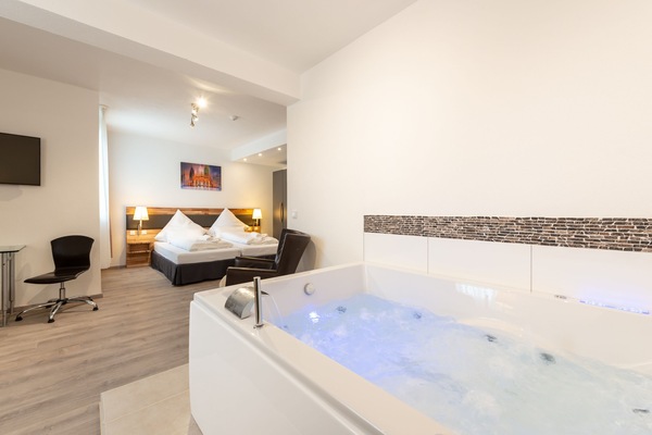 Familien Suite | Indoor spa tub