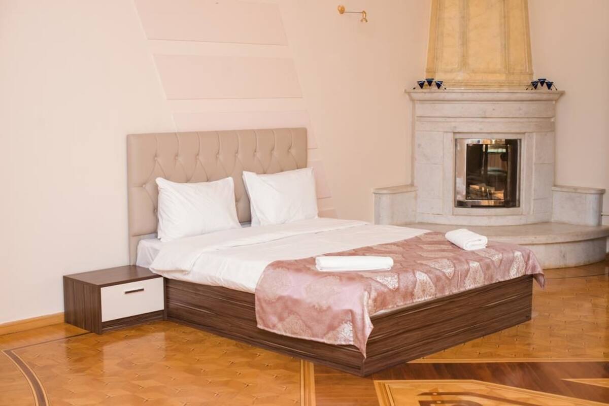 Egyptian cotton sheets, premium bedding, down duvets, minibar