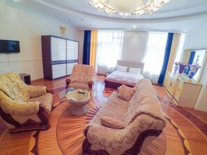 Elite kamer | Lakens van Egyptisch katoen, luxe beddengoed, donsdekens, een minibar