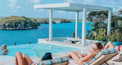 Luxury Villa w/Swim Up Pool Bar Outdoor Kitchen & Dockage for the Yacht