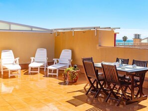 تناول الطعام بالخارج