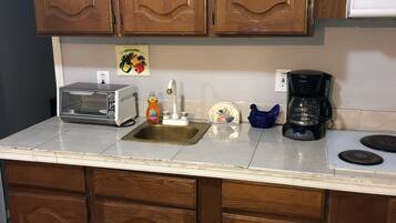 Fridge, microwave, stovetop, coffee/tea maker