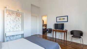 4 bedrooms, desk, iron/ironing board, travel crib