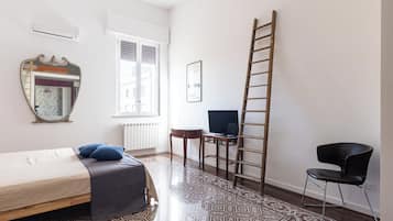 4 camere, una scrivania, ferro/asse da stiro, culla da viaggio