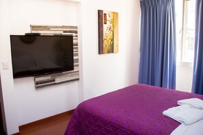 2 bedrooms, premium bedding, down duvets, in-room safe - Departamento Familiar Platino (Lima)