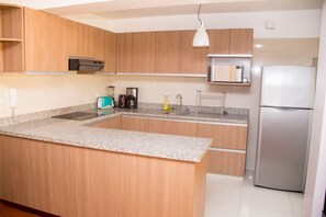 Oven, stovetop, dishwasher, toaster - Departamento Familiar Platino (Lima)