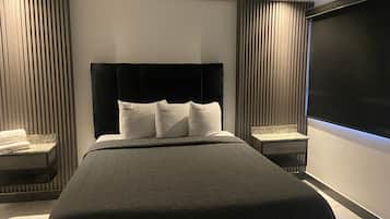 Tabla de planchar con plancha, wifi gratis y ropa de cama