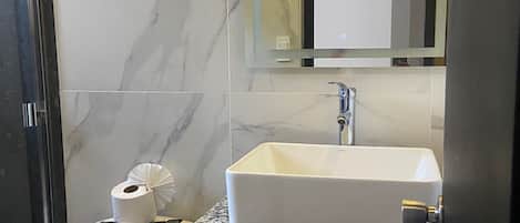 Standard Double Room, 2 Queen Beds, Private Bathroom | Bathroom