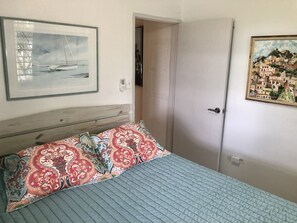 1 bedroom, iron/ironing board, WiFi, bed sheets - LimeTree Studio, Pelican Key. Cozy retreat in excellent location! (Pelican Key)