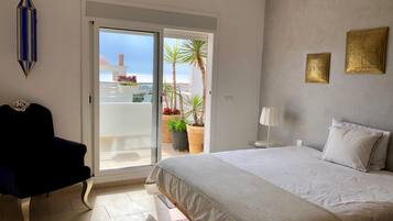 Apartamento Deluxe, 2 habitaciones | 3 dormitorios, tabla de planchar con plancha, wifi gratis y ropa de cama