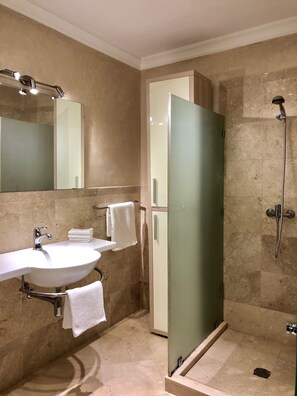 Deluxe-Apartment, 3 Schlafzimmer | Badezimmer