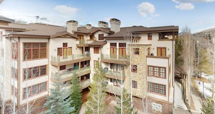 Modern mountain penthouse close to hikes & skiing