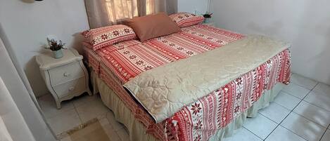 2 chambres, coffre-fort, fer et planche Ă repasser