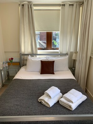 4 chambres, fer et planche à repasser, Wi-Fi, draps fournis