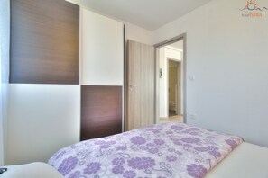 2 عدّة غرف نوم وواي فاي مجانًا وملاءات أسرّة