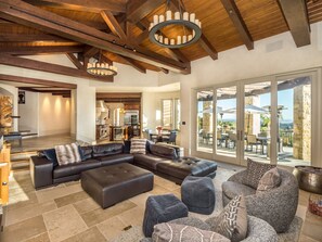 TV connectée, cheminée, médiathèque, vidéothèque