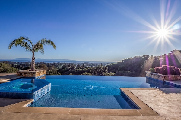 Alberca al aire libre y alberca climatizada