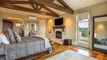 5 bedrooms, iron/ironing board, travel crib, free WiFi