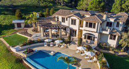 Soquel Villa - 180 views of Monterey Bay w/ infinity pool, spa & movie theater