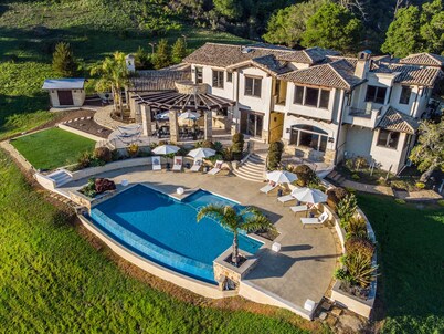 Soquel Villa - 180 views of Monterey Bay w/ infinity pool, spa & movie theater