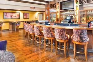 Bar (on property) - Napa Valley Resort Getaway - Large unit with Full Kitchen and Balcony - WINERY (Napa)