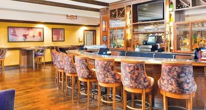 Napa Valley Resort Getaway - Large unit with Full Kitchen and Balcony - WINERY