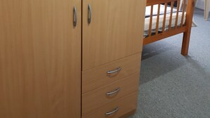 Chambre Simple Standard | Wi-Fi gratuit, décoration personnalisée, ameublement personnalisé