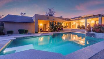 Et oppvarmet basseng