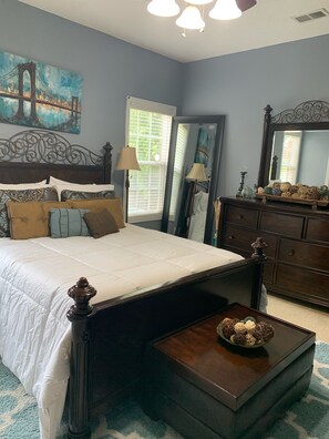 5 bedrooms, iron/ironing board, free WiFi, bed sheets