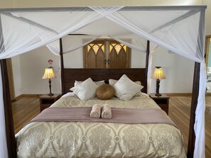 Seacroft Chapel, 1 King bed, 3 Twin beds, Ocean View, Patio | Individually decorated, individually furnished, bed sheets - Seacroft Estate (Sugarloaf)