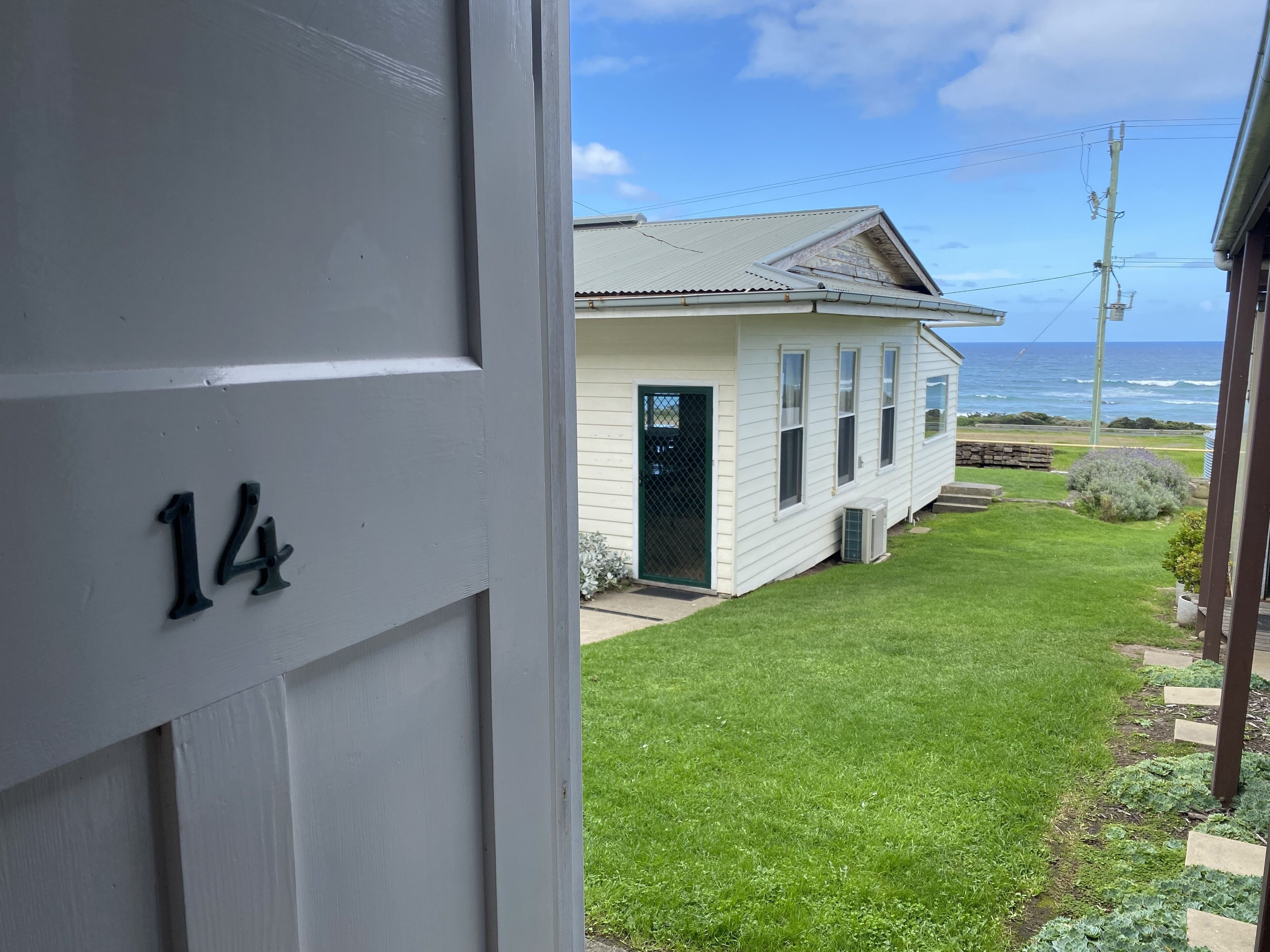 seacroft room 14, 1 double bed, partial ocean view | 1 bedroom, individually decorated, individually furnished, bed sheets