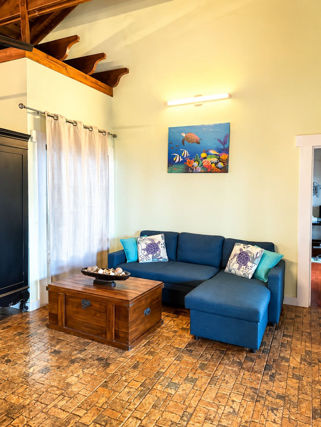 Hermosa Casa De Estilo Caribeño En La Cima De Una Colina Con Vistas Al Mar Turquesa Cerca De La Playa - Punta Blanca